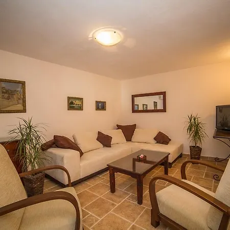Apartment Maja *