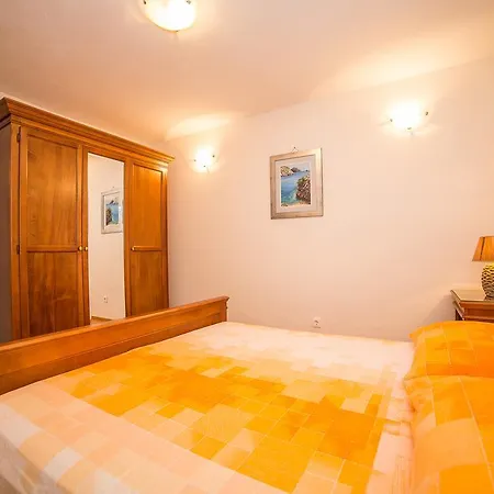 Apartment Maja *